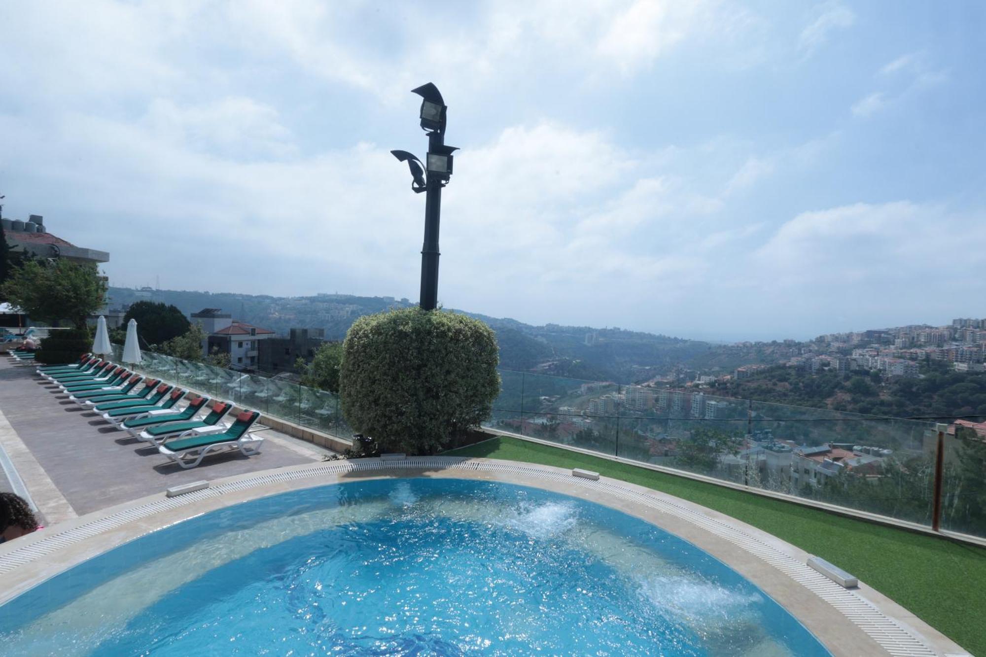 Monteverde Hotel Beit Mery Eksteriør billede